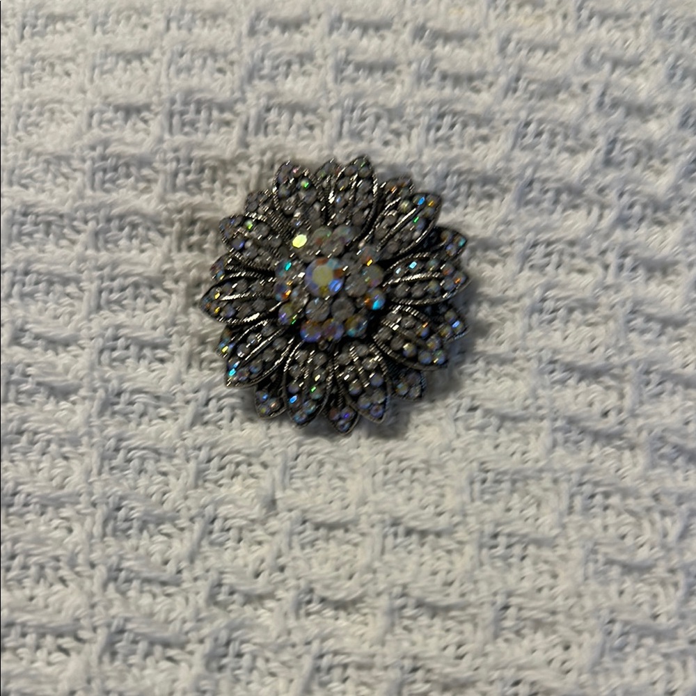 Elegant Silver Floral Brooch